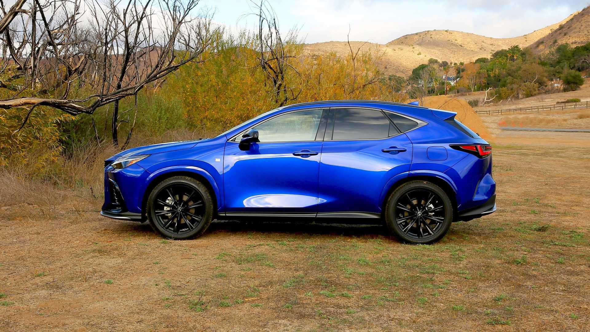 Hông xe Genesis GV70 2022 Vs Lexus NX 350 2022