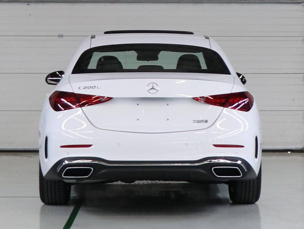 Mercedes-Benz C-Class L 2021 nhìn từ phía sau Mercedes-Benz C-Class L 2021 nhìn từ phía sau