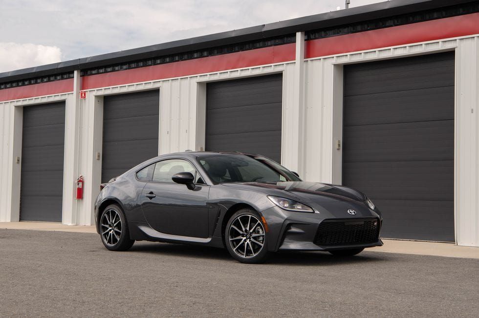 Đánh giá Toyota GR86 2022: Thông số, Giá xe và Hình ảnh.