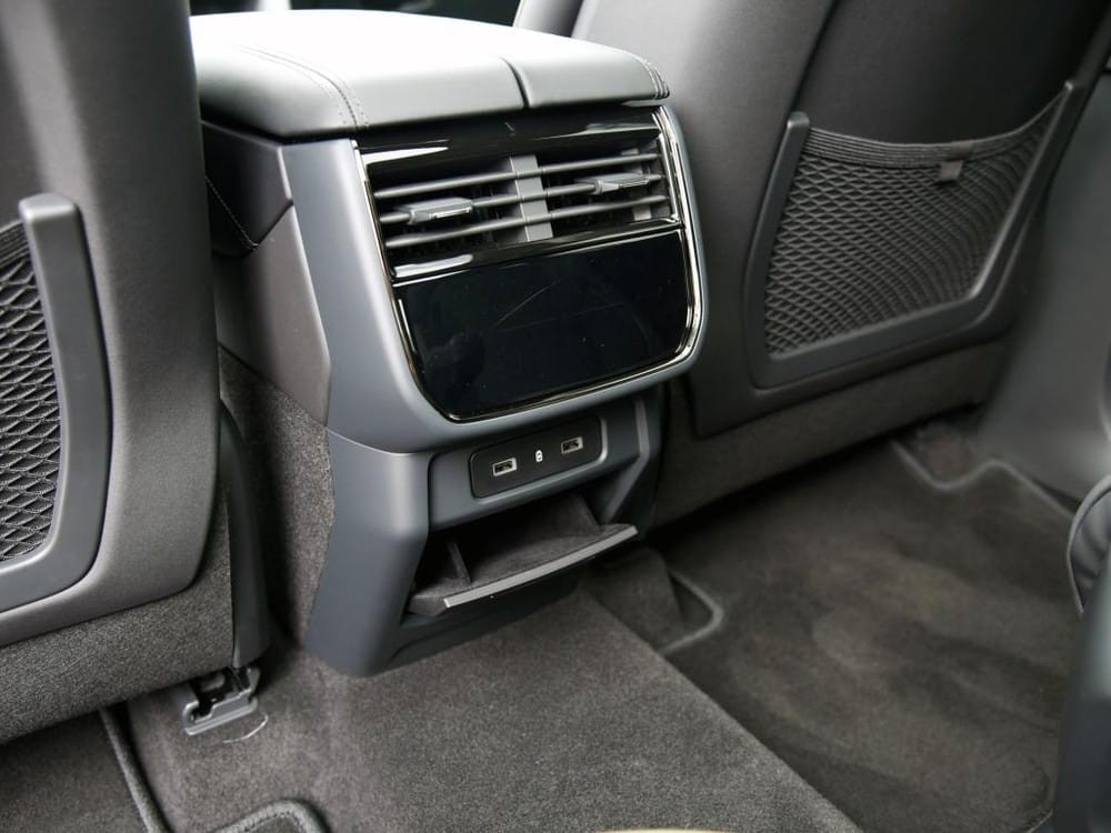 Cửa gió điều hòa hàng ghế sau của Lynk & Co 09 