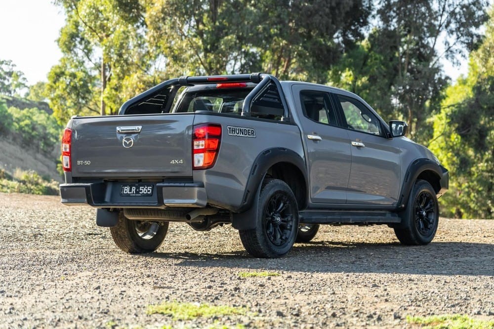 Mazda BT-50 Thunder 2021 nhìn từ phía sau