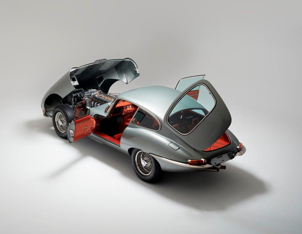 Jaguar E-Type Reimagined khi mở tung các cửa