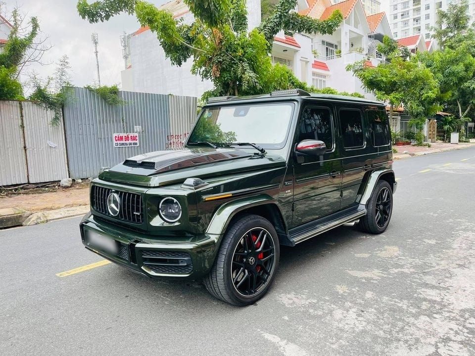 Xe có gói độ Brabus với điểm nhấn là nắp capô mới hầm hố và hệ thống chiếu sáng trên nóc xe Xe có gói độ Brabus với điểm nhấn là nắp capô mới hầm hố và hệ thống chiếu sáng trên nóc xe