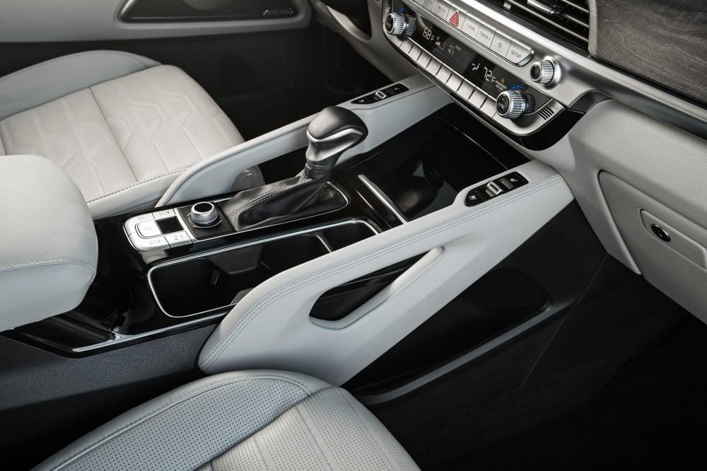 Động cơ kết hợp cùng hộp số tự động 8 cấp