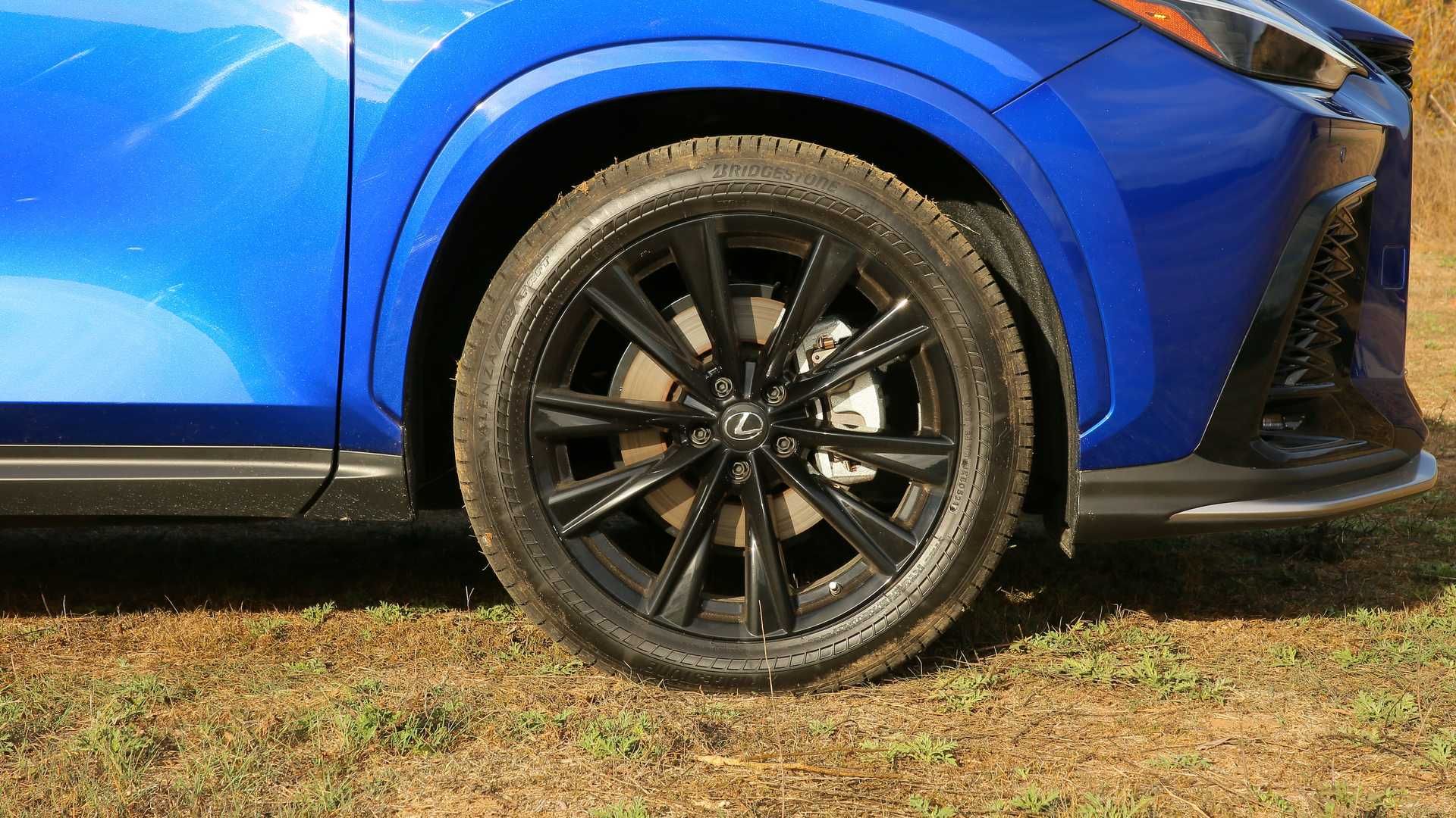 Bánh xe Genesis GV70 2022 Vs Lexus NX 350 2022