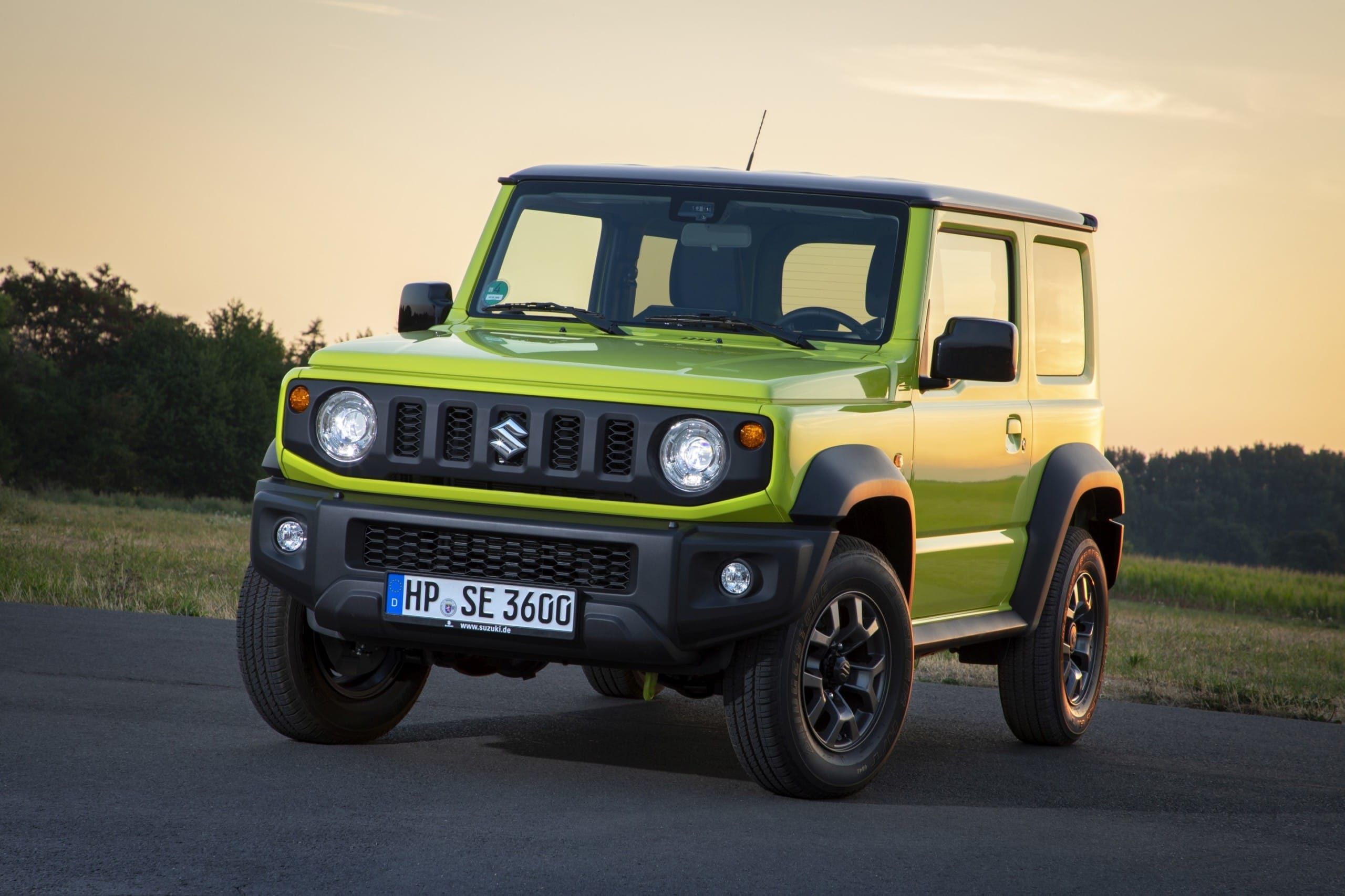 Suzuki Jimny "lột xác" thành Mercedes-Benz G-Class chỉ với 132 triệu đồng