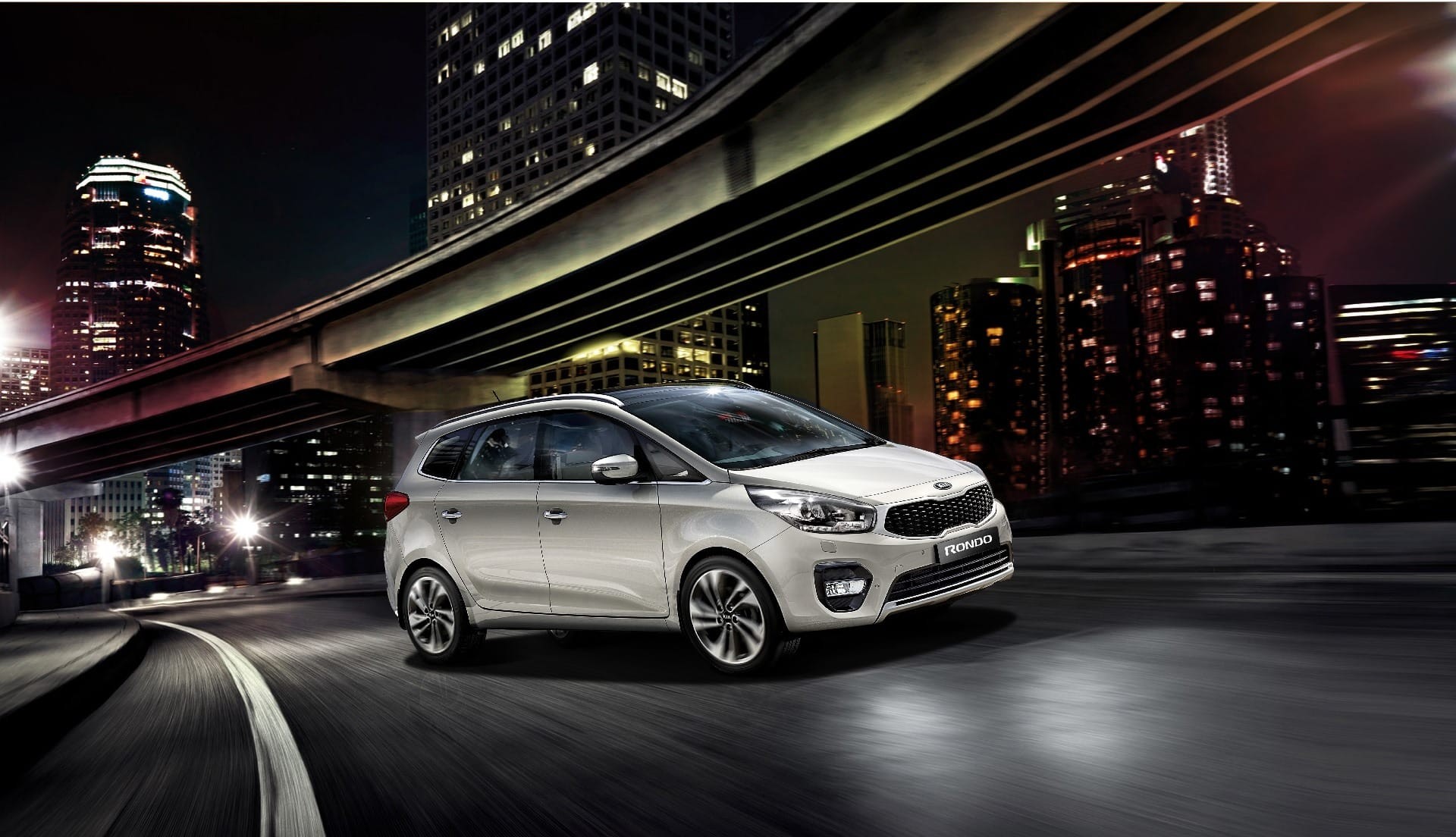 Kia Rondo 2021: MPV Crossover 7 chỗ giá rẻ