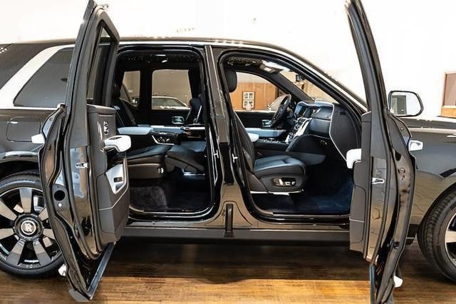 Rolls-Royce Cullinan Trang thiết bị ROLLS – ROYCE CULLINAN 2021-2