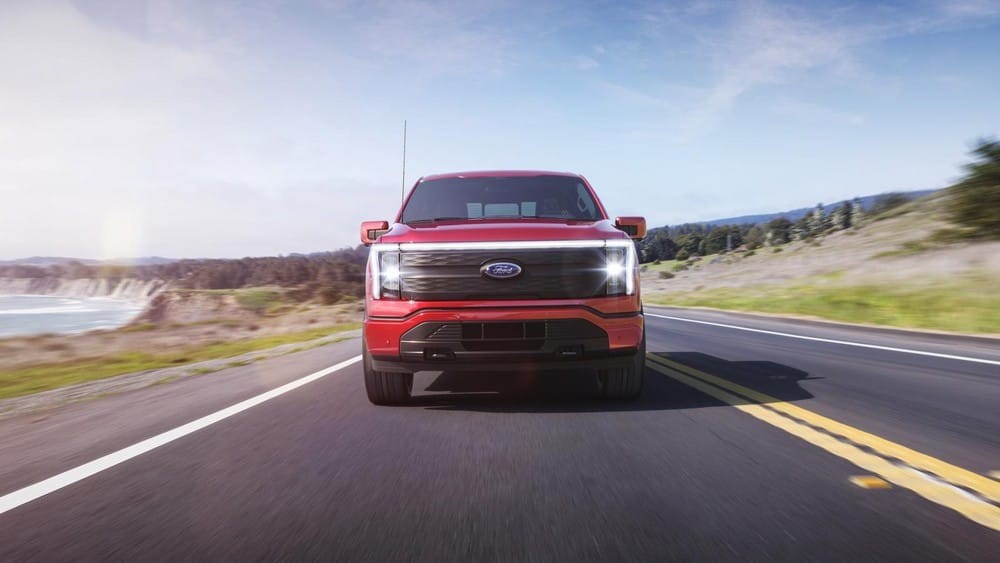 Ford F-150 Lightning 2022 được trang bị 2 mô-tơ điện và có 2 tùy chọn pin