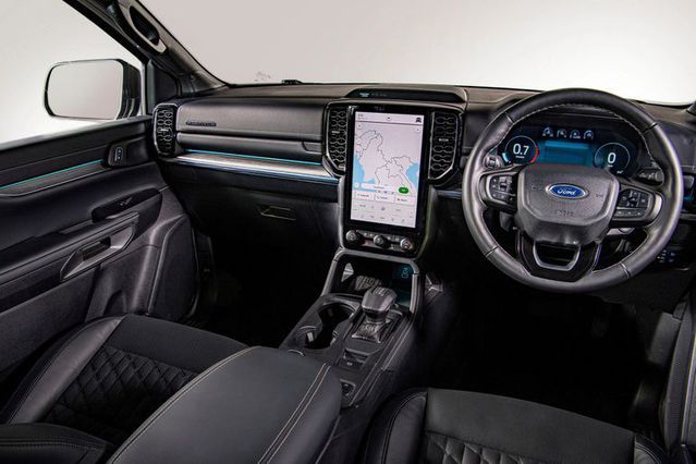 Nội thất Ford Everest 2023 Titanium +