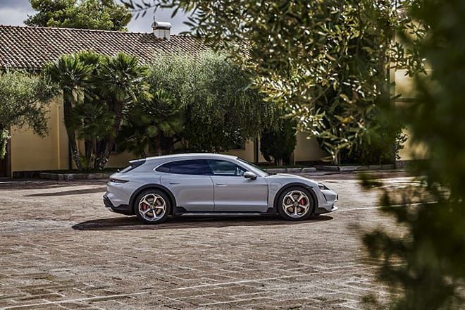 Porsche Taycan Cross Turismo-2