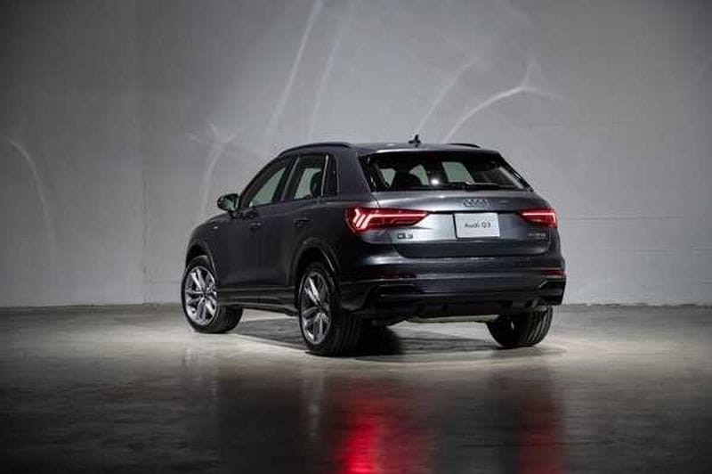 Audi Q3 40 TFSI quattro S line Black Edition-2