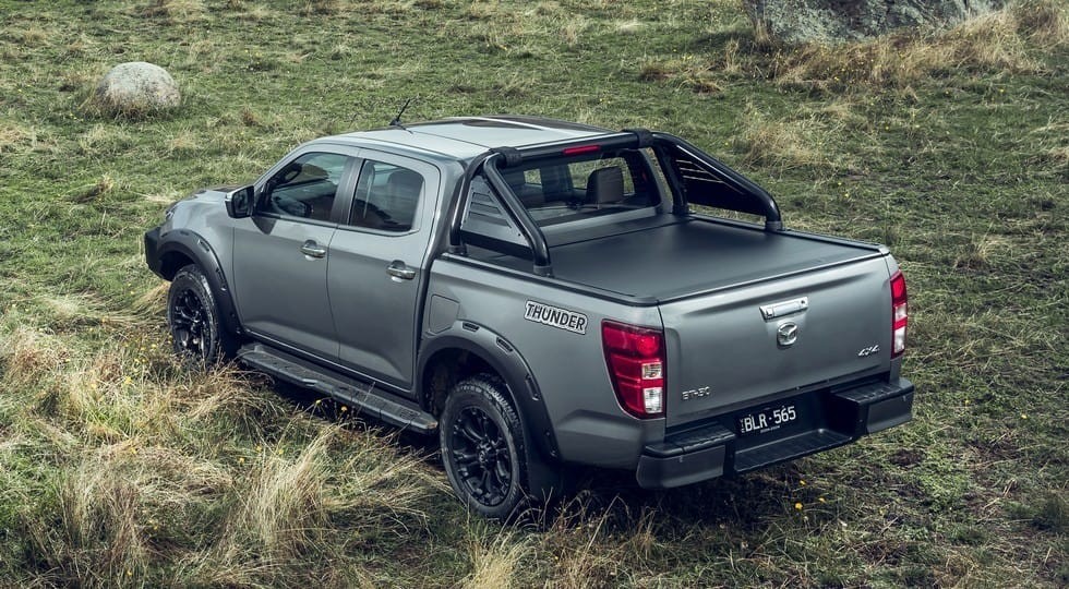 Mazda BT-50 Thunder 2021 đi kèm bộ phụ kiện giá 300 triệu đồng