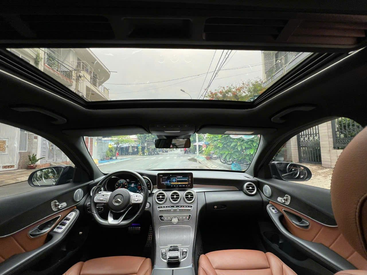 Mercedes C300 – Đời 2019 – Xe đẹp chuẩn VIP