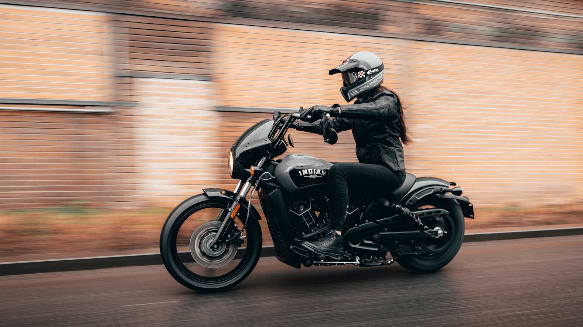 Indian Scout Rogue 2022 vừa được ra mắt
