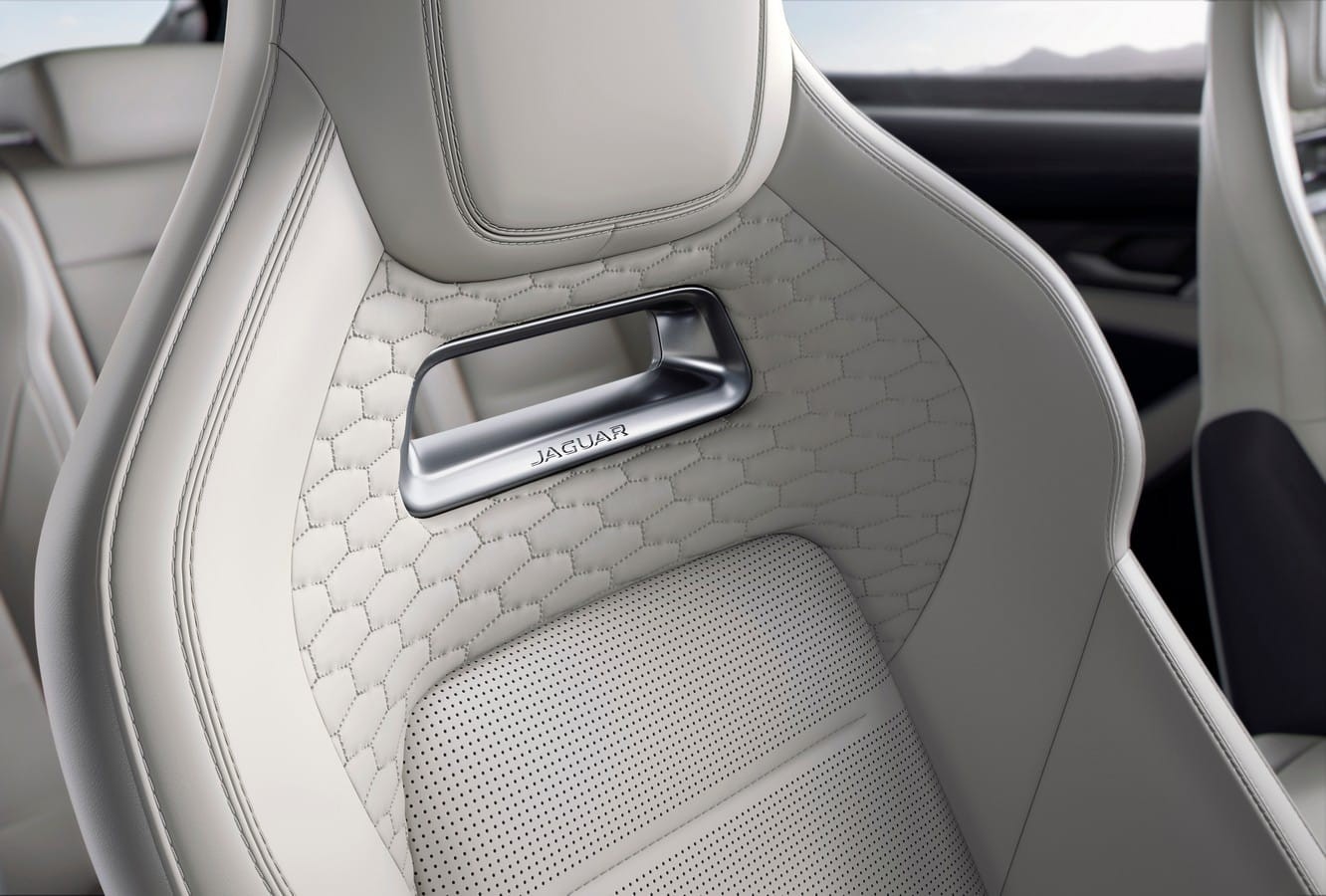 JAGUAR F-PACE SVR-13