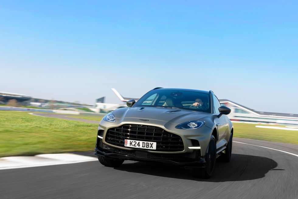 Aston Martin DBX 707