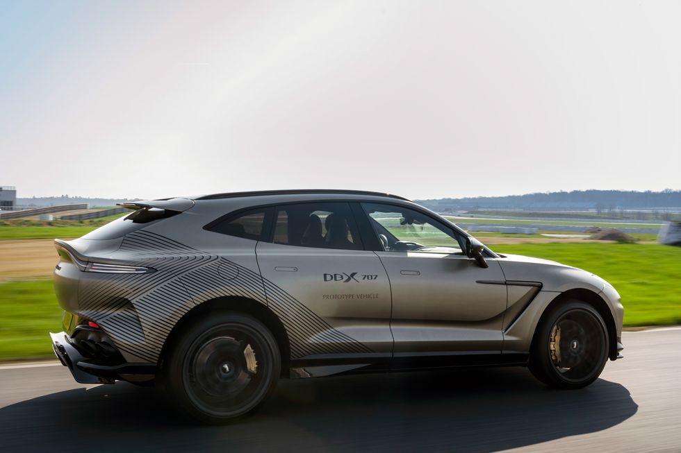 Aston Martin DBX 707