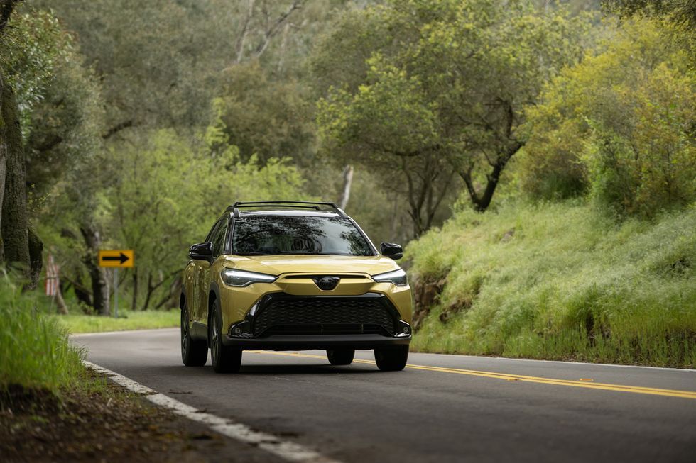 Đánh giá xe Toyota Corolla Cross Hybrid 2023