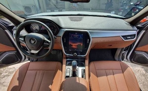 Bán xe Vinfast LUX SA 2.0 Premium đời 2021 mới 99%