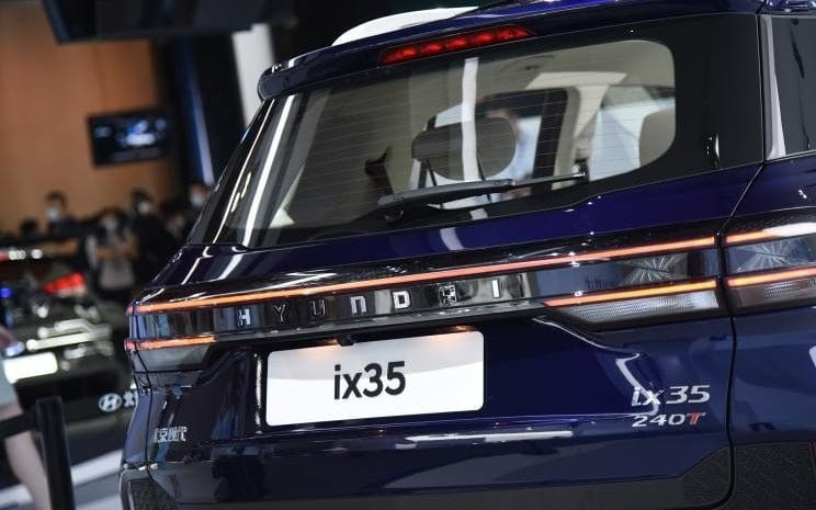 Cụm đèn hậu thanh mảnh và nối liền nhau của Hyundai ix35 2021 Cụm đèn hậu thanh mảnh và nối liền nhau của Hyundai ix35 2021