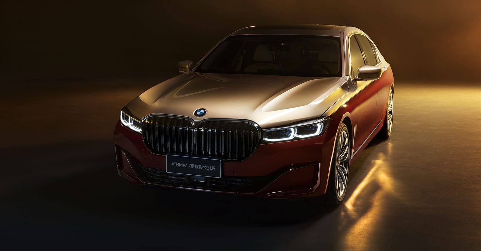 Diện kiến phiên bản đặc biệt Two-Tone của BMW 7 Series hoàn toàn mới với động cơ V12