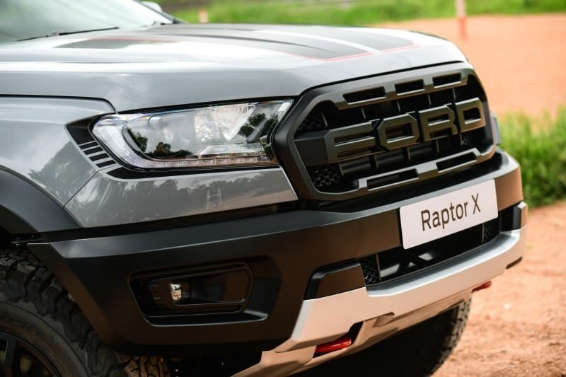 Ford Ranger Raptor X 2021 có nhiều chi tiết ngoại thất sơn màu đen