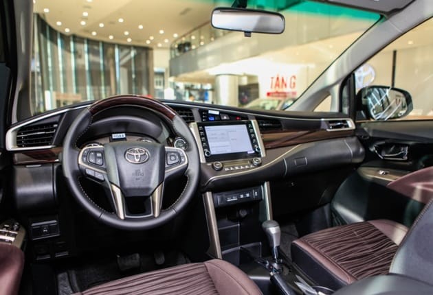 Toyota Innova-6