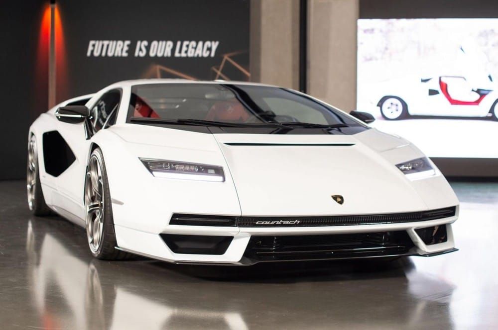 Lamborghini Countach LPI 800-4 2022 được thiết kế hình cái nêm đặc trưng