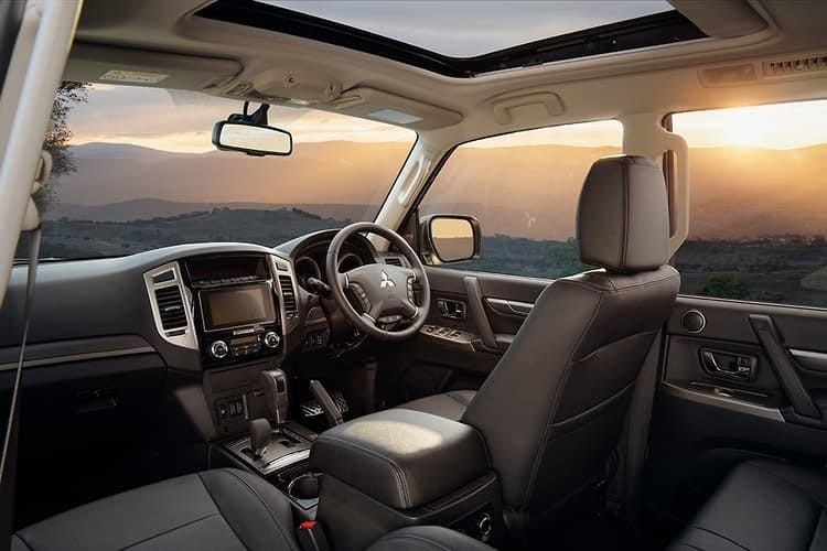 Nội thất của Mitsubishi Pajero Final Edition 2021