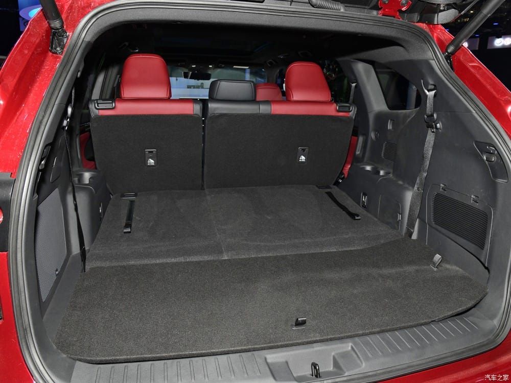 Toyota Crown Kluger chưa được công bố giá bán