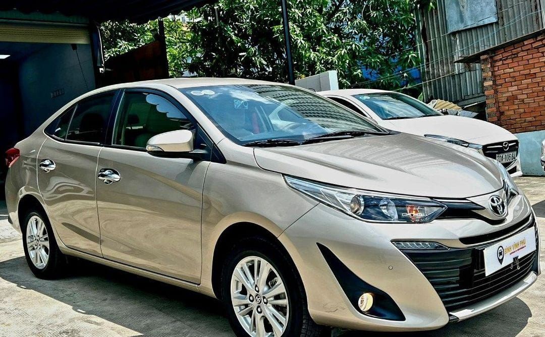Toyota Vios 2020 màu vàng cát biển tỉnh