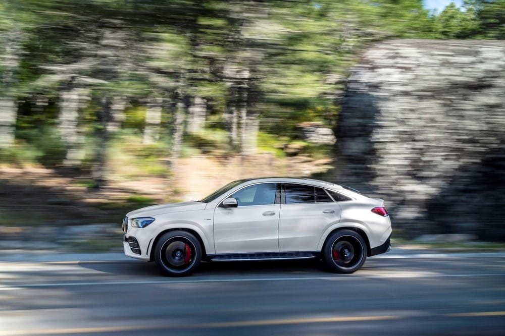 Mercedes-AMG GLE 53 4Matic+ Coupe 2021 có chiều dài 4.961mm, chiều rộng 1.999mm, dài hơn 39mm và rộng hơn 7mm so với chiếc GLE tiền nhiệm. Mercedes-AMG GLE 53 4Matic+ Coupe 2021 có chiều dài 4.961mm, chiều rộng 1.999mm, dài hơn 39mm và rộng hơn 7mm so với chiếc GLE tiền nhiệm.