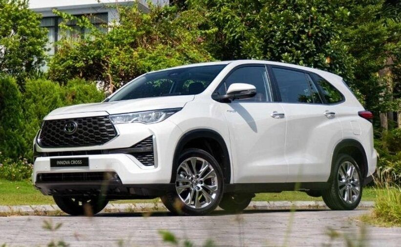 Toyota Innova Cross máy xăng