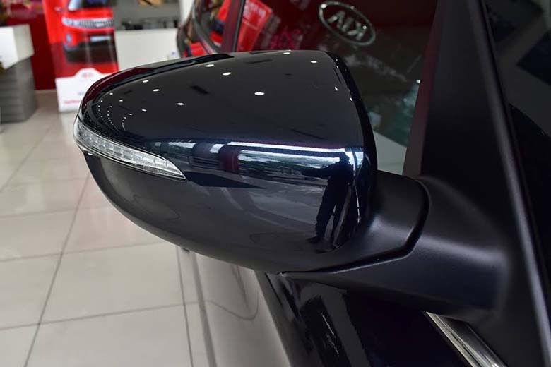 Ngoại thất Kia Rondo 2.0 GAT Deluxe trang nhã-3