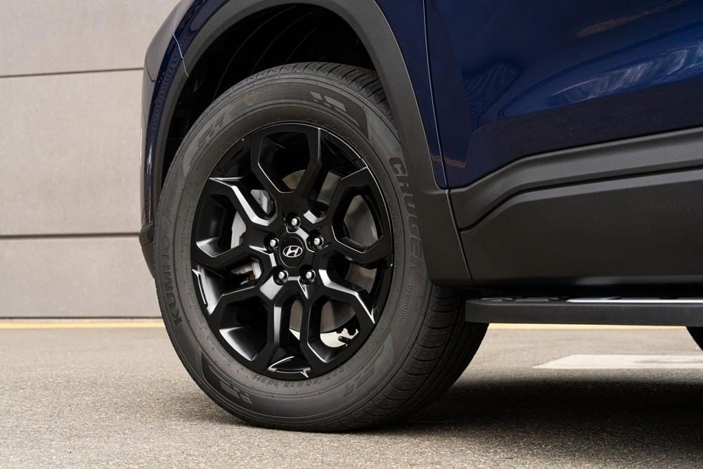 Bộ vành màu tối của Hyundai Santa Fe XRT 2022 ... và bộ vành màu tối của xe