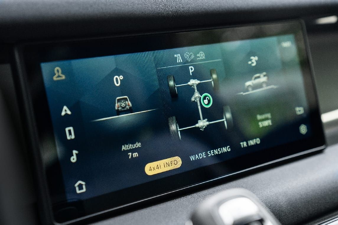 Tại thị trường Việt Nam, Defender 90 sẽ có 2 tùy chọn phiên bản là SE và X.