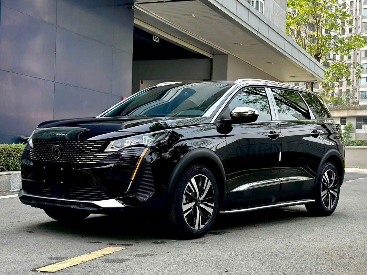 Peugeot 5008 Premium Đen Nera