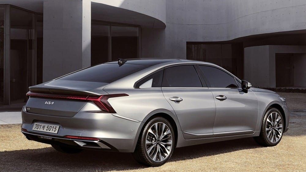 Kia K8 2022 được trang bị cụm đèn hậu bị nhận xét là giống xe Trung Quốc Bestune B70 Kia K8 2022 được trang bị cụm đèn hậu bị nhận xét là giống xe Trung Quốc Bestune B70