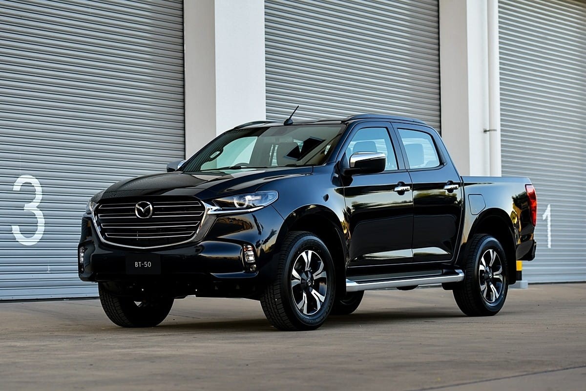 Mazda BT-50 2021 hoàn toàn mới sẵn sàng tuyên chiến Ford Ranger