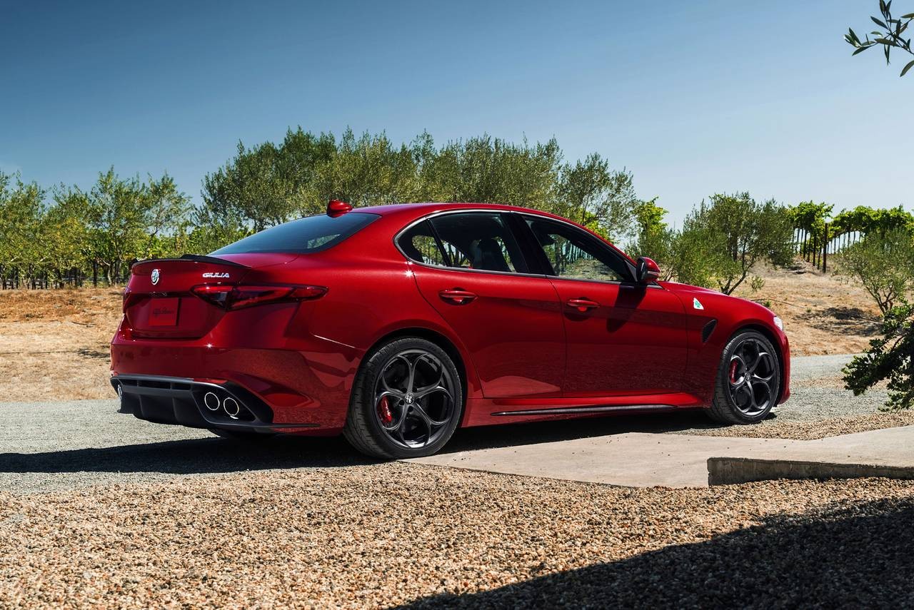 Alfa Romeo Giulia Quadrifoglio 2022