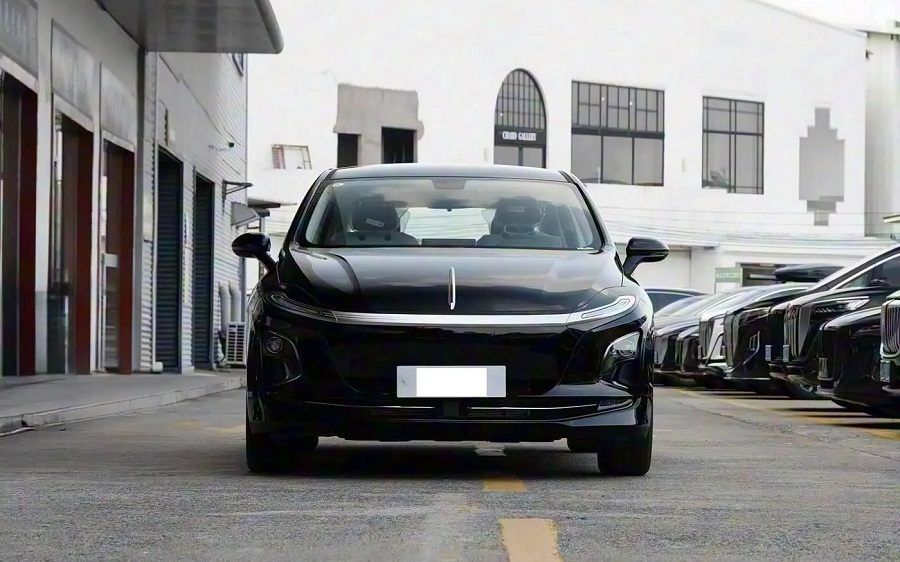 Hongqi E-QM5