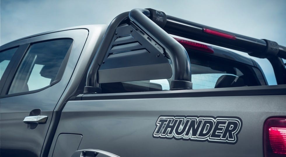 Thanh vai bò trên thùng sau của Mazda BT-50 Thunder 2021
