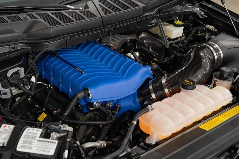 Khoang động cơ của Shelby F-150 2021 Khoang động cơ của Shelby F-150 2021