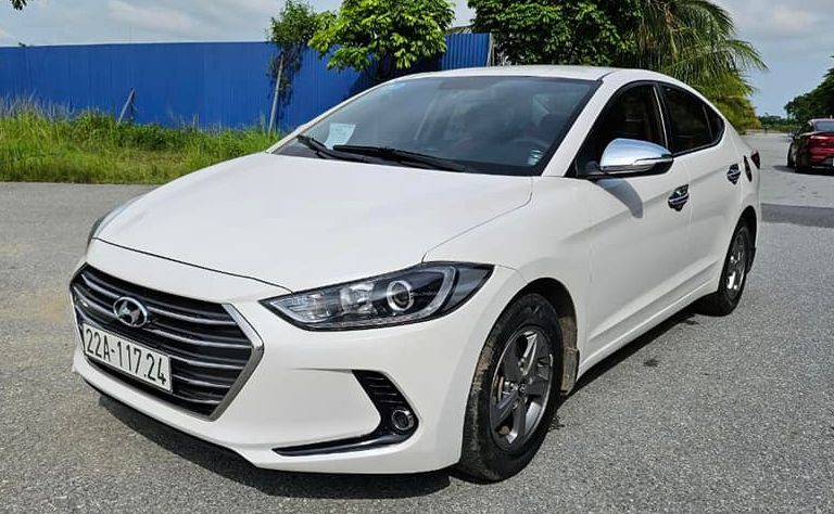 Cần bán Huyndai Elantra 2017 cũ