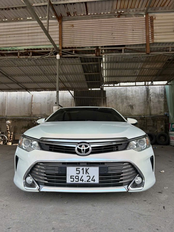 Chính chủ bán xe TOYOTA CAMRY sx năm 2015