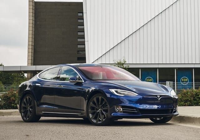 Tesla Model S-10
