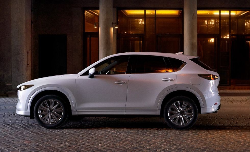 Mazda bên hông