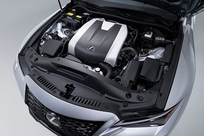 Đông cơ Lexus IS 2021