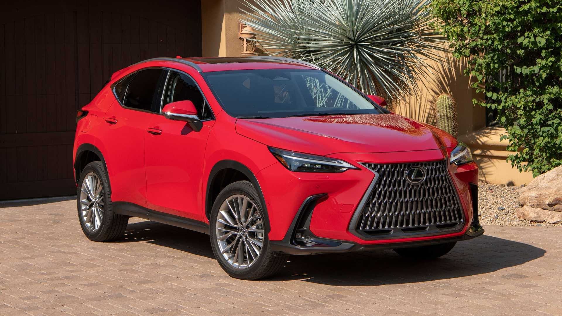 Lexus NX 2022 màu đỏ